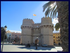 Torres de Serranos - Situated in the North end of the Old Town, facing the Turia Gardens. This is an ancient gateway of the city wall, and can for a small fee be climbed to offer great views of Valencia.